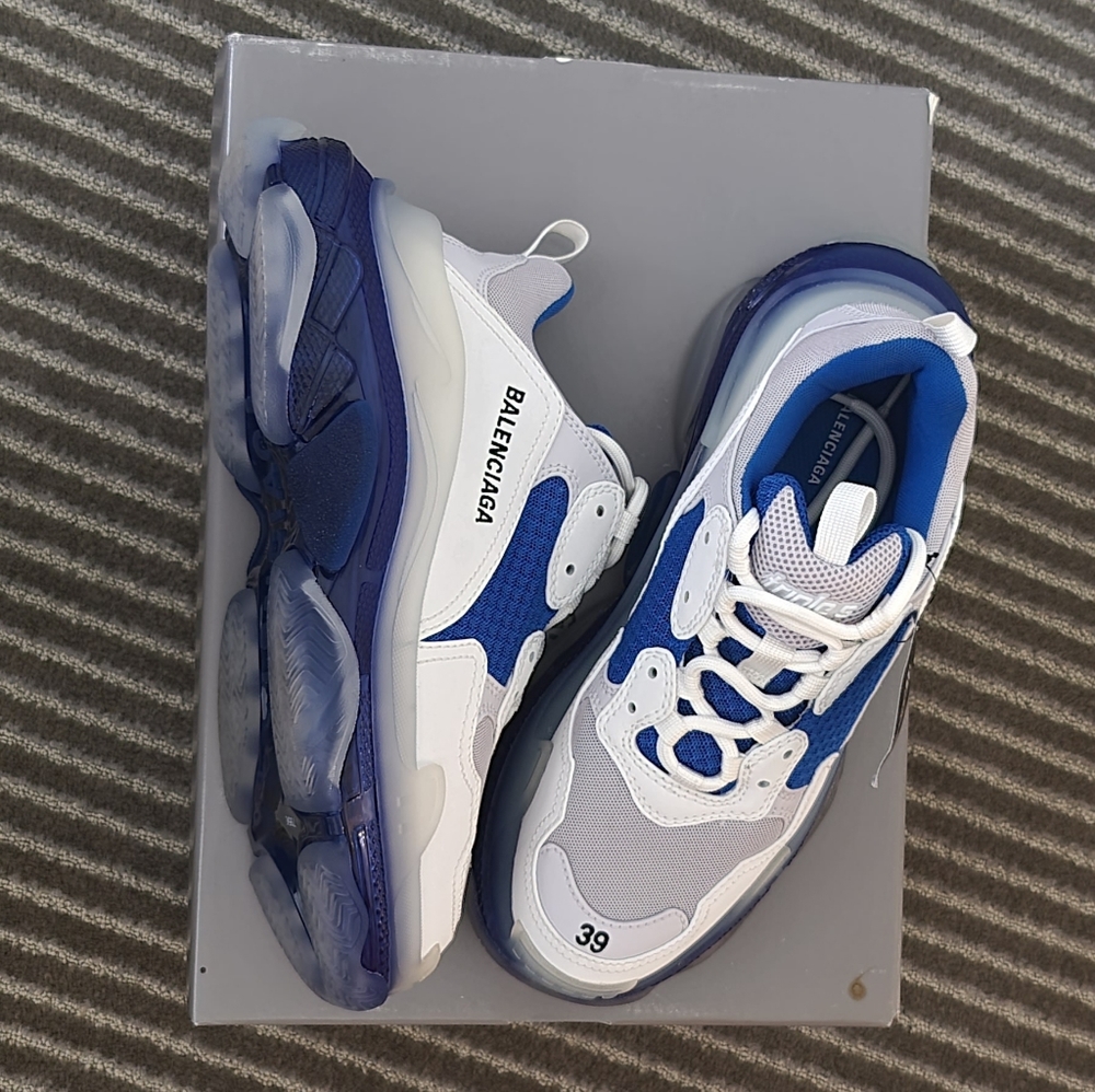 ๐ฆ๐ HP ๐๐ฆ NWT Balenciaga Triple S Sneakers - Picture 6 of 10